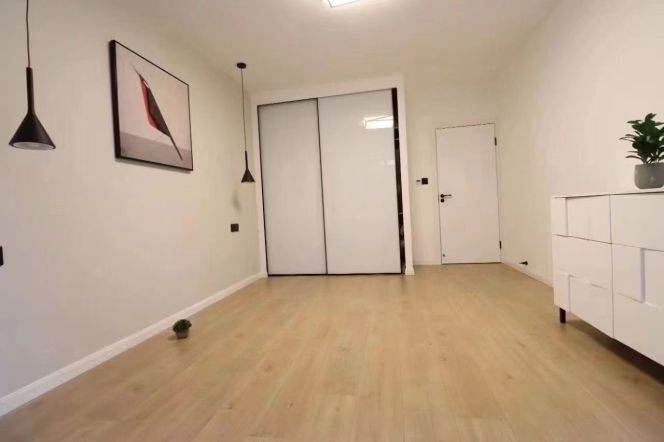 Elevator 2br Apt in Changping Road