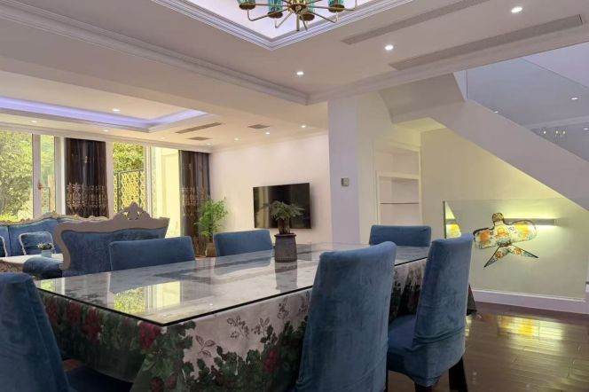 3BR 5Baths of a garden unit near line 2/10/11 Jiao'tong Uni and Shanghai Library metro