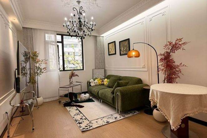 Zhenping rd/modern 1br 2lr/floor heating/bright room/big living room@L3/4/7