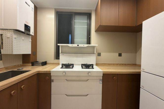 Brand new renovated unique 1br,CA,floor heating,big private yard,Line 9