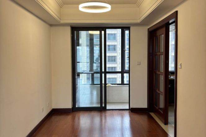 4 Brs, 2 Baths, 170 sqm, High rise Building @ Laoximen station L10