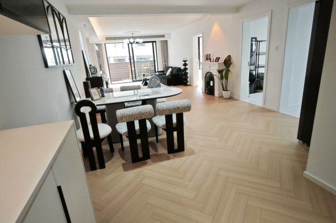 Large Living Elevator 3Brs L10/15