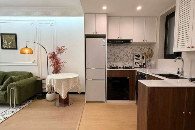 Zhenping rd/modern 1br 2lr/floor heating/bright room/big living room@L3/4/7