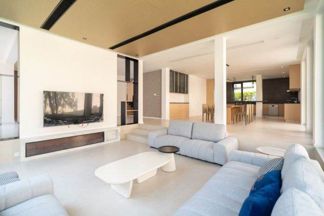 Quiet, low-density luxury villa compound. Qingpu 