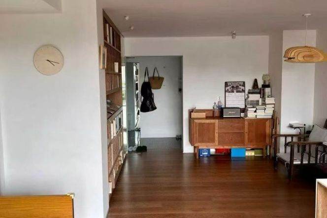 Well-lit&Nicely Renovated 2BR 150m² w/balcony nr Jiaotong University Station