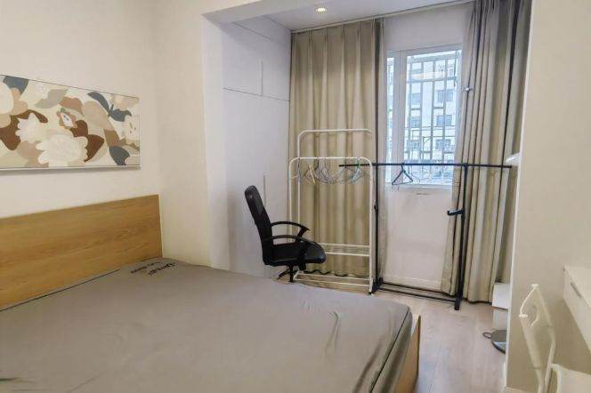 Cozy 1 br with big terrace in HongKou ,near L 4/12 DaLian Rd St.