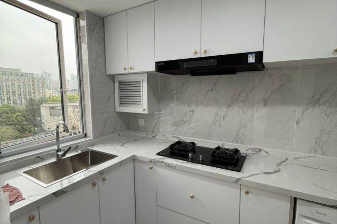 Brand new/elevator 2br 1lr/big living room/bright room,West yan'an rd@L3/4