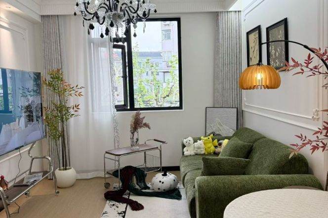 Zhenping rd/modern 1br 2lr/floor heating/bright room/big living room@L3/4/7