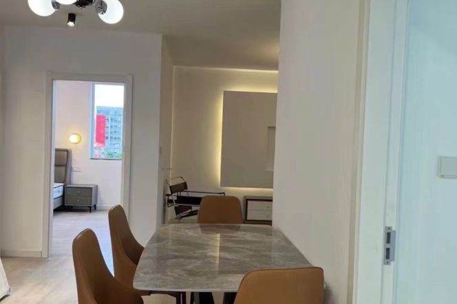 3 Brs, 2 Baths with Wall heating/Central ac, 130 sqm @ Longcao metro L3&12