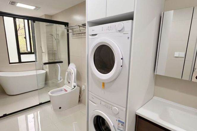 2 Brs, 1 Living room, Brand-new Dec, 110 sqm, Oven/Dryer @ Zhongshan park L2