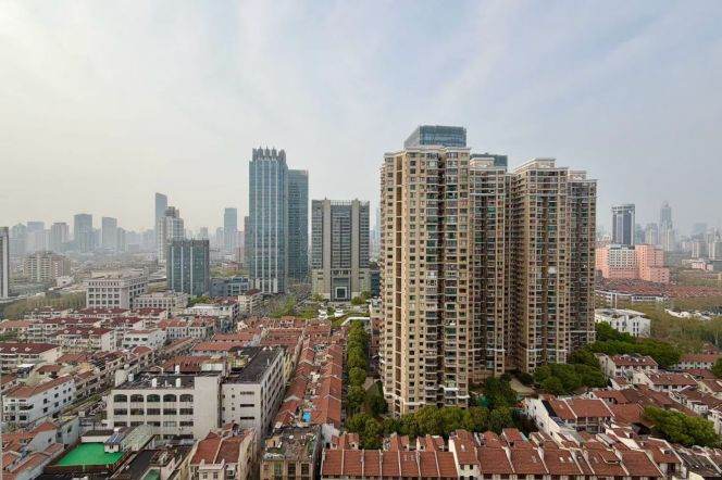 3 Brs, 2 Baths with Open Balcony, 170 sqm, High rise Building @ IAPM