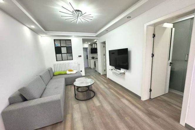 Nice 2Br+Yard @ L9/12 Jiashan rd station