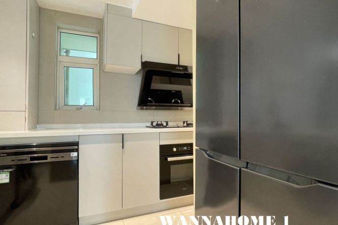 Large Balcony/Spacious&Modern 3Bdrs 2Baths/L14 Wu Ding Rd+ Jing An Temple/Nice Compound