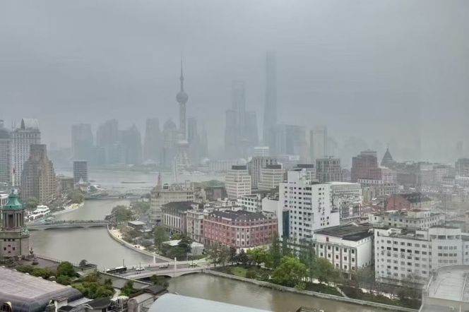 2 Brs, 2 Baths, Brand-new Dec, Floor heating/Central ac, 130 sqm @ Tiantong metro L10&12