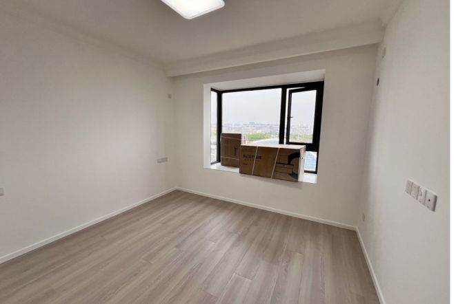 Cozy 2br apt, for rent at good price, near Korean Town, SUIS, quite close to Line 9