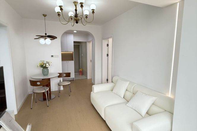 Brand new/elevator 2br 1lr/big living room/bright room,West yan'an rd@L3/4