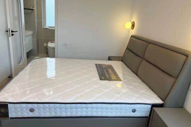 3 Brs, 2 Baths with Wall heating/Central ac, 130 sqm @ Longcao metro L3&12