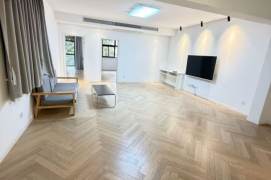 Prime Xuhui district, quiet and safe compound.