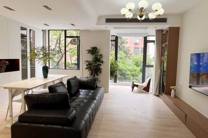 2 Brs, 1 Living room, Brand-new Dec, 110 sqm, Oven/Dryer @ Zhongshan park L2
