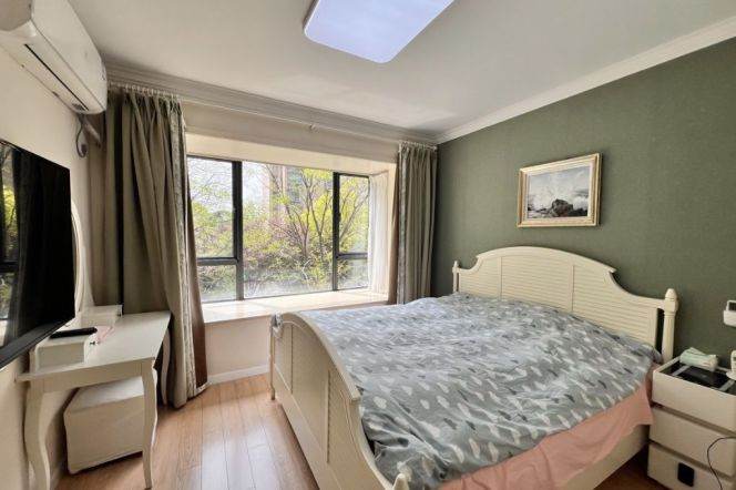 Quality 2br apt,with floor heating,close to Line 9, Korean Town,SUIS