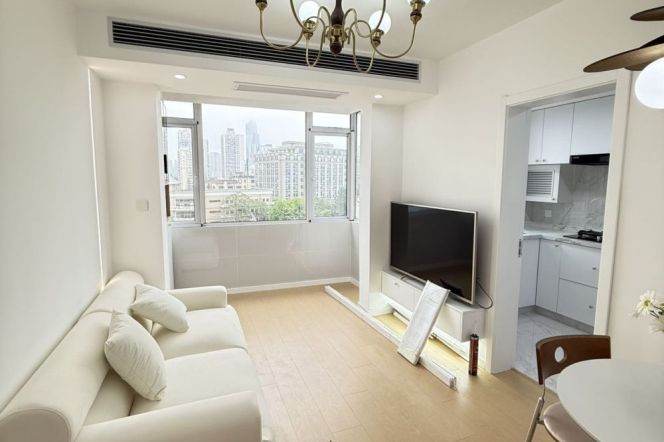 Brand new/elevator 2br 1lr/big living room/bright room,West yan'an rd@L3/4