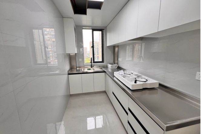 Cozy 2br apt, for rent at good price, near Korean Town, SUIS, quite close to Line 9