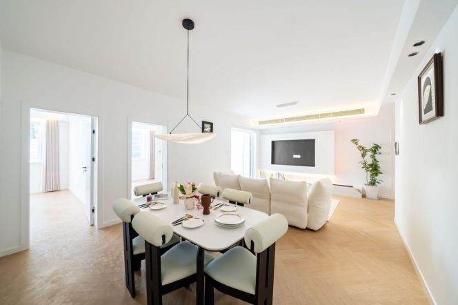 3 Brs, 2 Baths with Open Balcony/Floor heating/Central ac/Dish washer, 160 sqm @ Xujiahui station L9