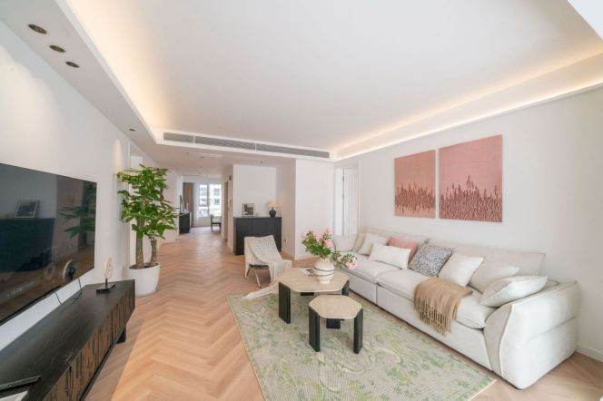 3 Brs, 2 Baths with Floor heating/Central ac/Oven, 150 sqm @ Jiashan metro L9&12