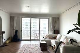 Modern 2 brs plus 1 with floor heating and balcony in central downtown