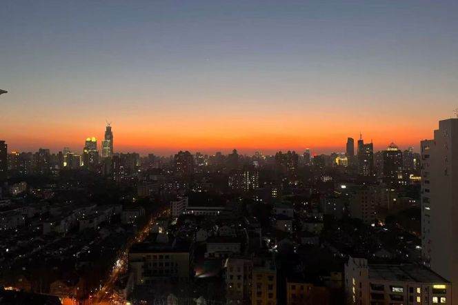 Modern 2 brs plus 1 with floor heating and balcony in central downtown