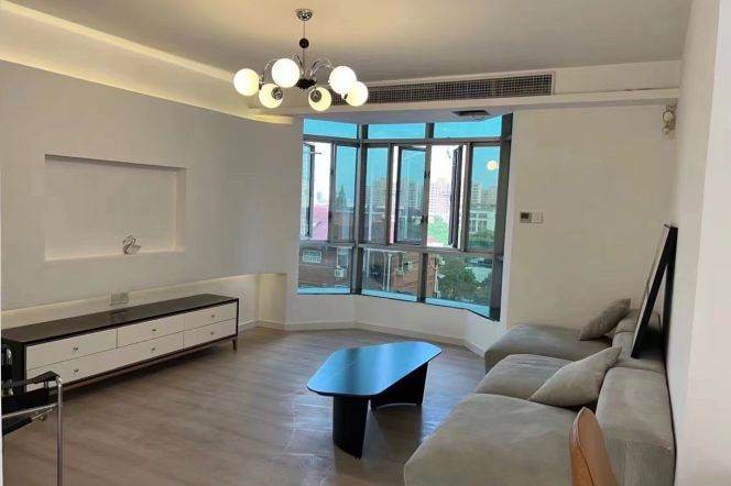 3 Brs, 2 Baths with Wall heating/Central ac, 130 sqm @ Longcao metro L3&12