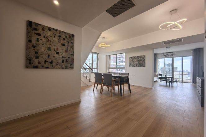 modern duplex 3brs floor heating nice terrace beside Huang pu river 25K