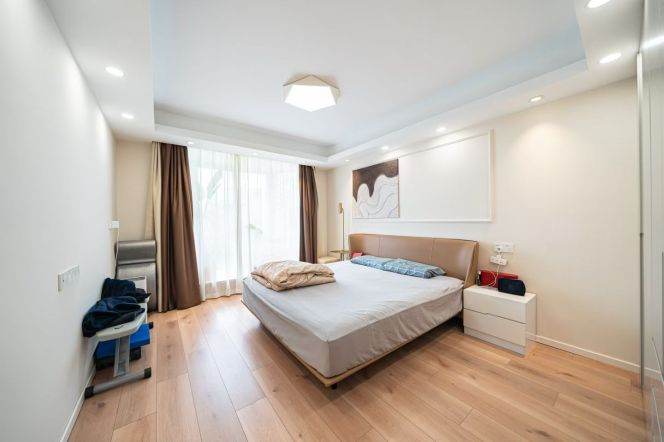 2 Brs, 2 Baths with Open Balcony/Floor heating/Central ac, 120 sqm @ Jiangsu metro L2&11