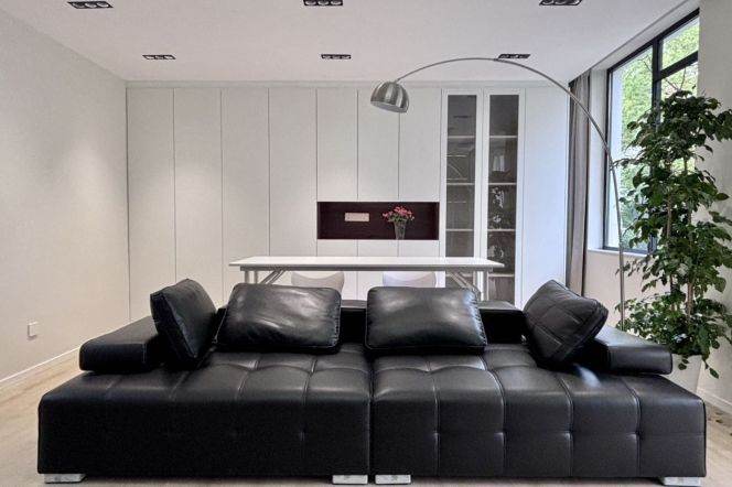 2Bdrs 1Bath Apt/Spacious&Modern/Line 3/4 W Yan'an Rd/parking /elevator