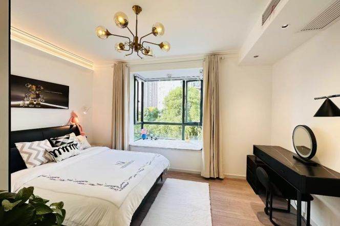 Spacious 2-brs Luxury decoration, modern design nr Hongqiao rd 