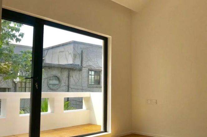  Sun-Drenched Old House next to Changshu Rd Station