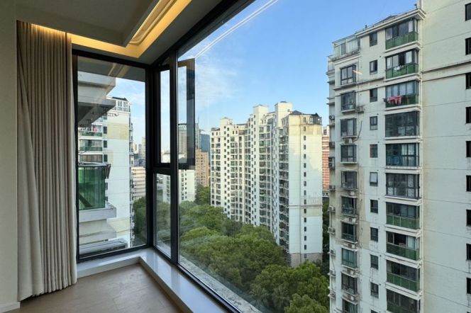 Modern&Spacious&New 1Br + cloakroom | Longde rd metro L11/13 | Suzhou Creek