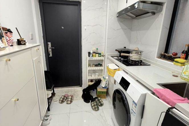 6.2k Clean 1Br Nr Jiagnsu Rd.line 2/11