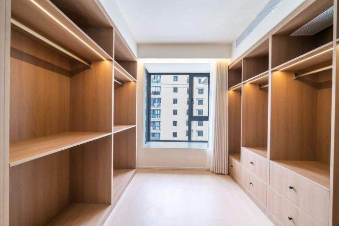 Spacious 1br+cloakroom high-rise @Putuo &Suzhou River  L11&13