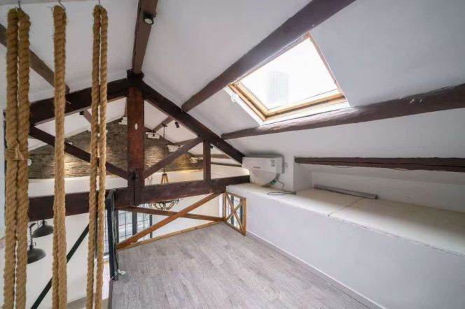 Nice terrace 2Brs/1Lr/2Bts apt nr West nanjing rd,M2/12/13