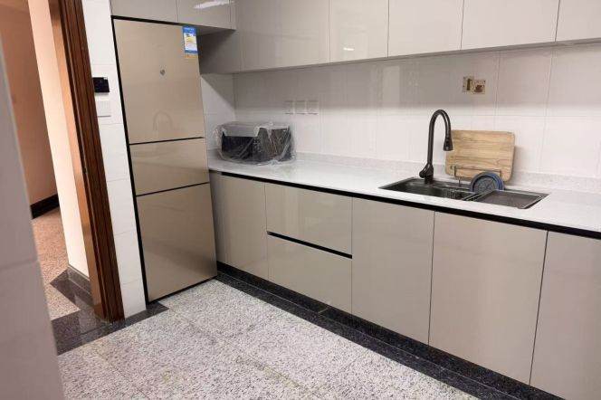 3BR 2Baths near line 3/4/11/12 Shanghai Swimmming Center and Xujiahui