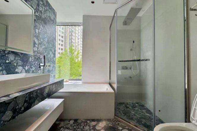 Modern 3brs with wall heating and balcony in Xujiahui area