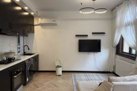 Only 8k Hengshan rd  cozy 1br  / floor heating +oven / Bright / Stairs