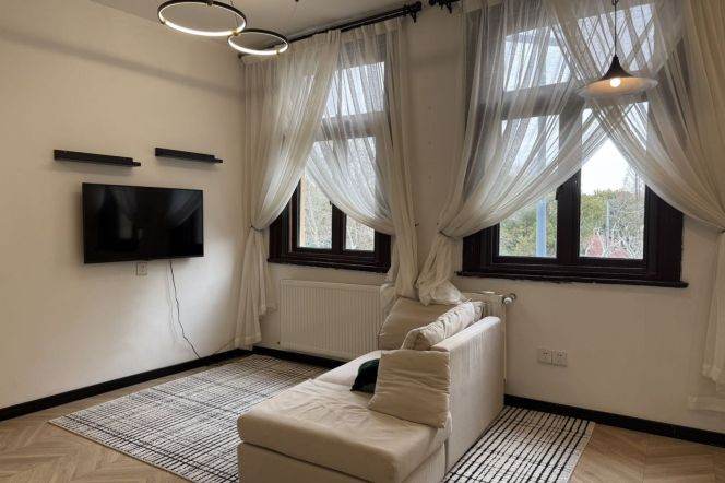 Only 8k Hengshan rd  cozy 1br  / floor heating +oven / Bright / Stairs