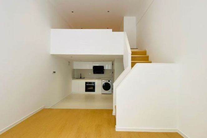 loft style 1br old apt with Yard in Xuhui L1/9/10/11 