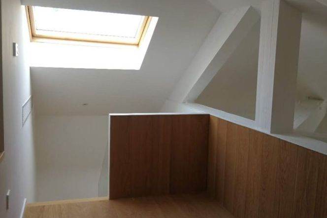  Sun-Drenched Old House next to Changshu Rd Station