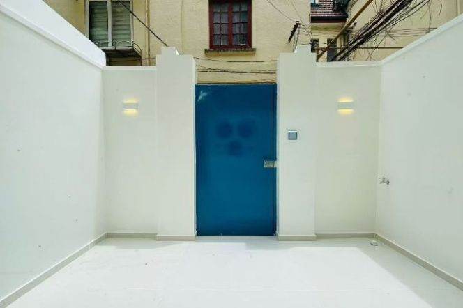 loft style 1br old apt with Yard in Xuhui L1/9/10/11 