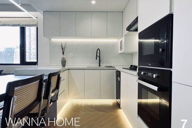 Attractive Balcony/Jiashan Rd/Huge Living+Dining/Huge Walk-in Closet/Large Storages/Cozy3+1br2bt