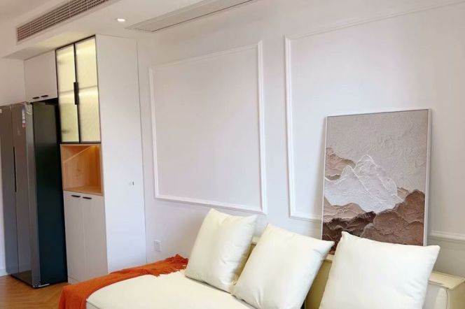 Sunny one bedroom Apt+Floor heating+central AC+oven near L14 Wuding Rd