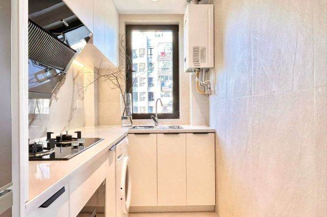 2Bdrs 1 Bath /Spacious&Bright /Line 13 Jiangning Rd/Elevator/Nice compound/view